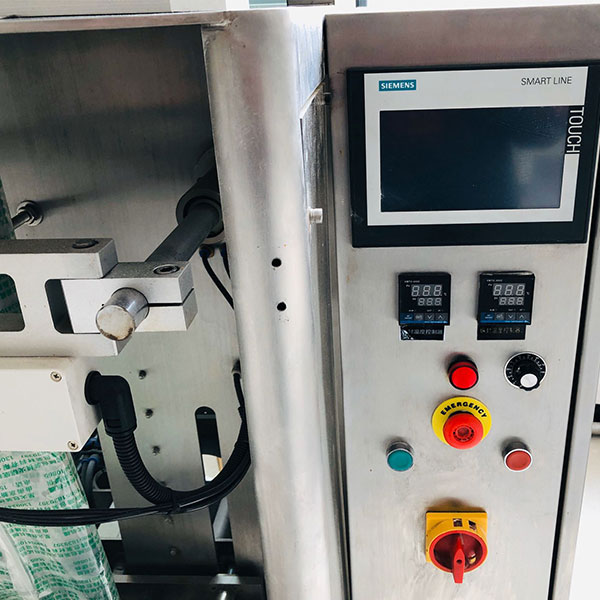 全自动椒盐粉粉剂定量包装机细节展示图